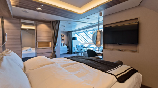 Hurtigruten - MS Roald Amundsen - Expedition Suite MF.png